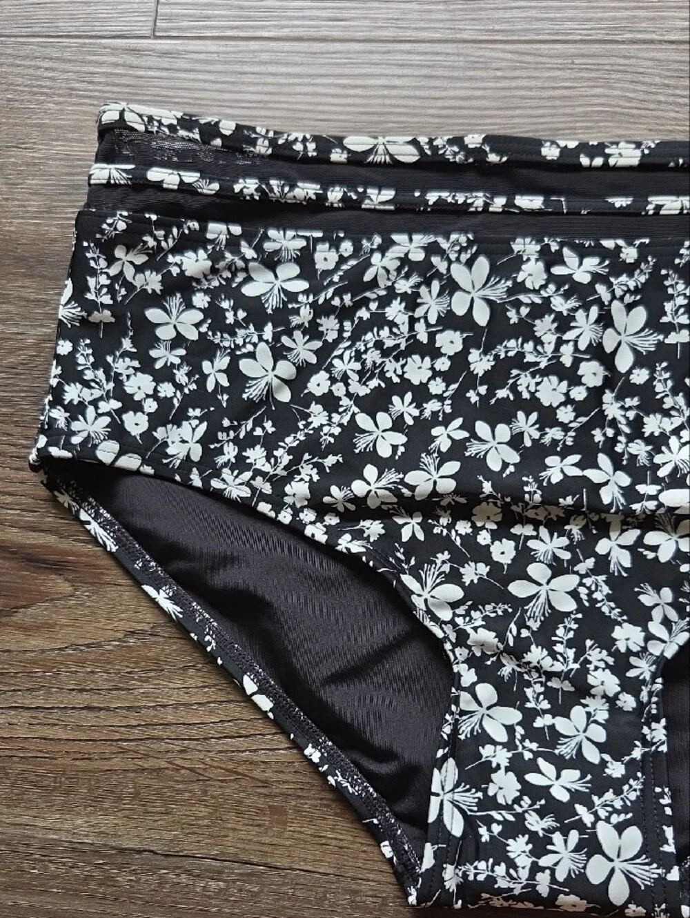 Nwot Tommy Hilfiger Black & White Floral Women’s Swim Bottoms Size Large
